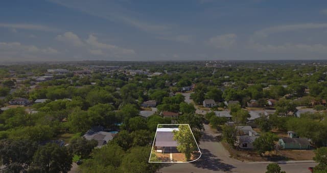 rental at 302  McDougal Unit 2 in San Antonio, TX — photo 1