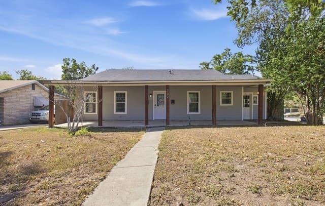 rental at 302  McDougal Unit 2 in San Antonio, TX — photo 3