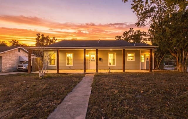 rental at 302  McDougal Unit 2 in San Antonio, TX — photo 4