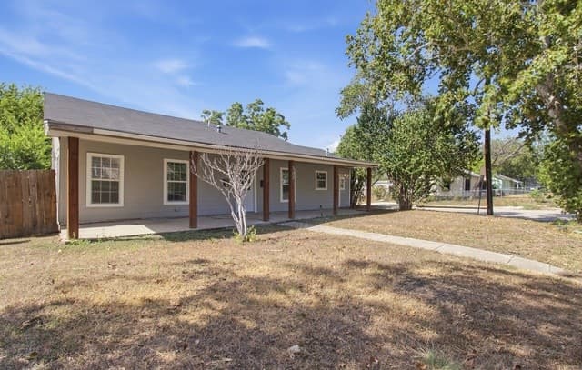 rental at 302  McDougal Unit 1 in San Antonio, TX — photo 1