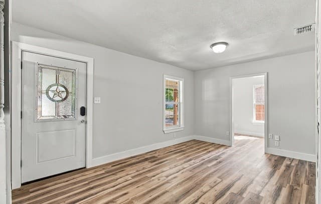 rental at 302  McDougal Unit 1 in San Antonio, TX — photo 3
