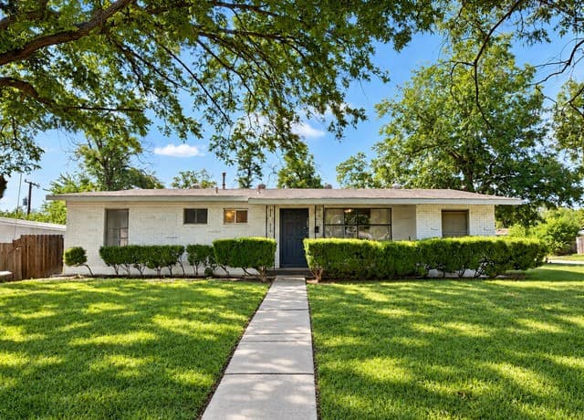 rental at 242  Locknere Ln in San Antonio, TX — photo 1