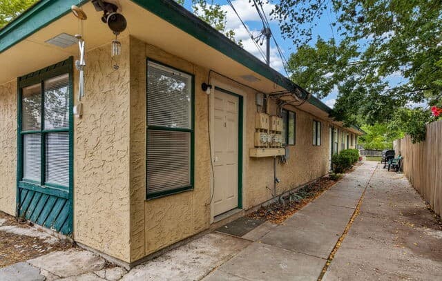 rental at 611 W Harding Blvd Unit 1 in San Antonio, TX — photo 2