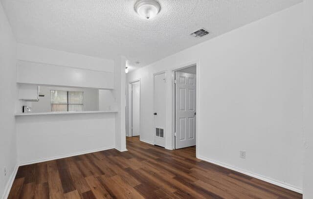rental at 611 W Harding Blvd Unit 1 in San Antonio, TX — photo 4