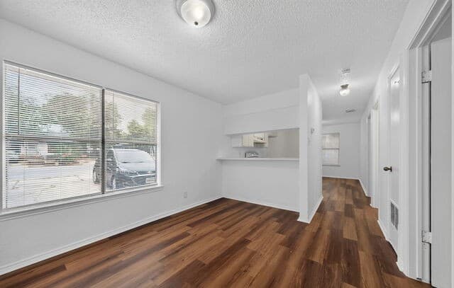 rental at 611 W Harding Blvd Unit 1 in San Antonio, TX — photo 5