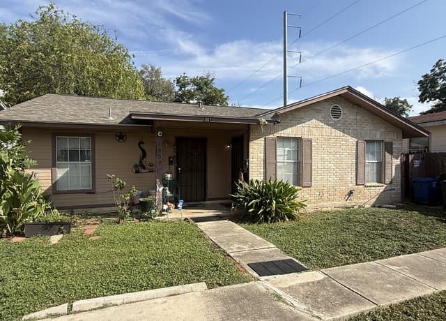 rental at 1807 W Olmos Dr Unit 2 in San Antonio, TX — photo 2