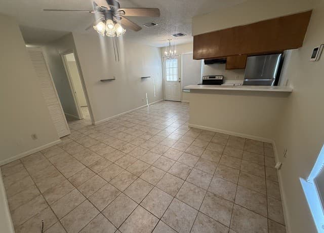 rental at 1807 W Olmos Dr Unit 2 in San Antonio, TX — photo 3