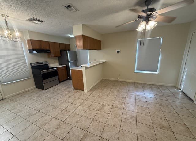 rental at 1807 W Olmos Dr Unit 2 in San Antonio, TX — photo 4