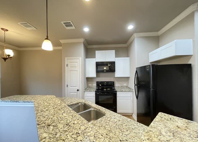 rental at 1769  Tristan Trail in New Braunfels, TX — photo 5