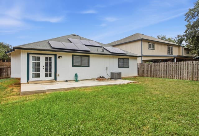 rental at 7510  Micron Drive in San Antonio, TX — photo 2