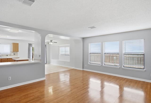 rental at 7510  Micron Drive in San Antonio, TX — photo 4