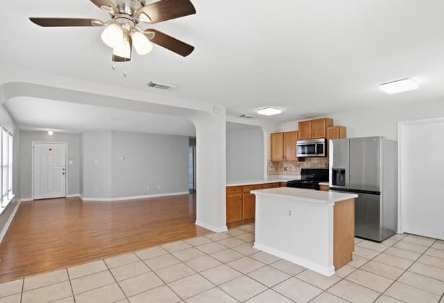 rental at 7510  Micron Drive in San Antonio, TX — photo 5