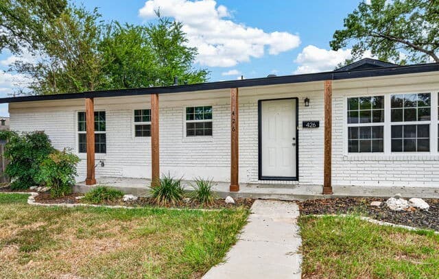 rental at 426  Redcliff Dr in San Antonio, TX — photo 1
