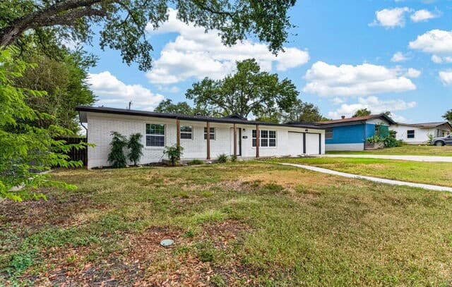 rental at 426  Redcliff Dr in San Antonio, TX — photo 2