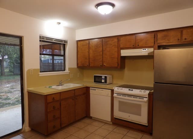 rental at 240  Glenbrook Dr in New Braunfels, TX — photo 5
