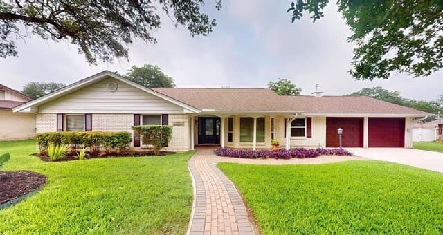 rental at 610  Fawndale Ln in Windcrest, TX — photo 1
