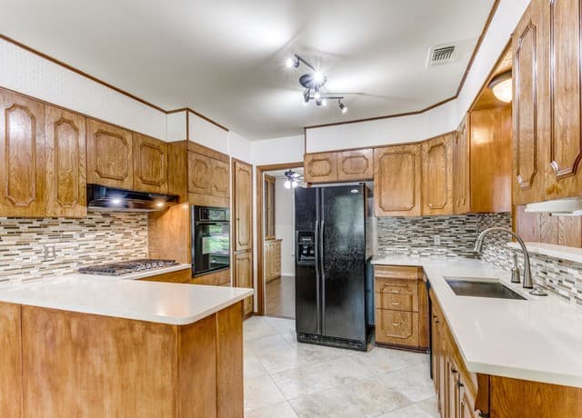 rental at 610  Fawndale Ln in Windcrest, TX — photo 5