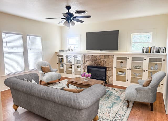 rental at 807  Cherry St in Bandera, TX — photo 3