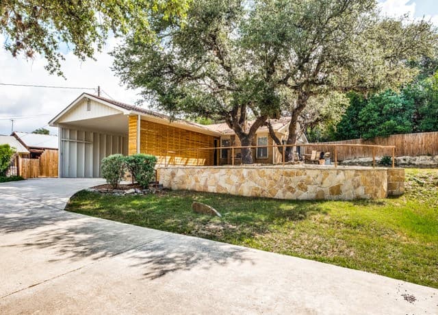 rental at 651  Hancock Rd in Canyon Lake, TX — photo 2
