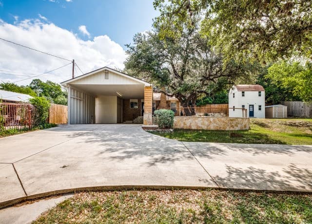 rental at 651  Hancock Rd in Canyon Lake, TX — photo 3