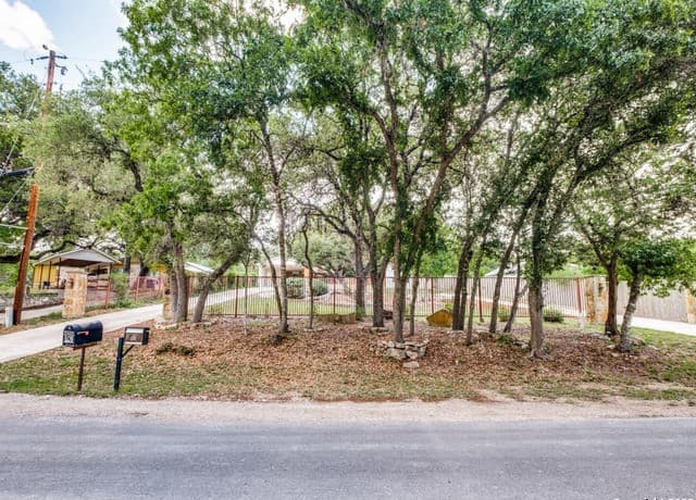 rental at 651  Hancock Rd in Canyon Lake, TX — photo 4