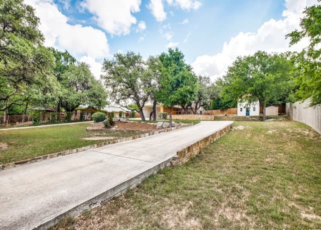 rental at 651  Hancock Rd in Canyon Lake, TX — photo 5