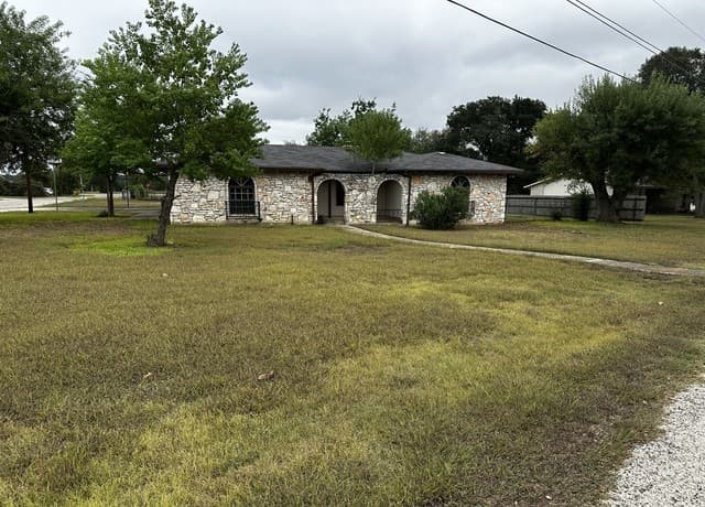 rental at 109  Cibolo Oak Ln in Boerne, TX — photo 2