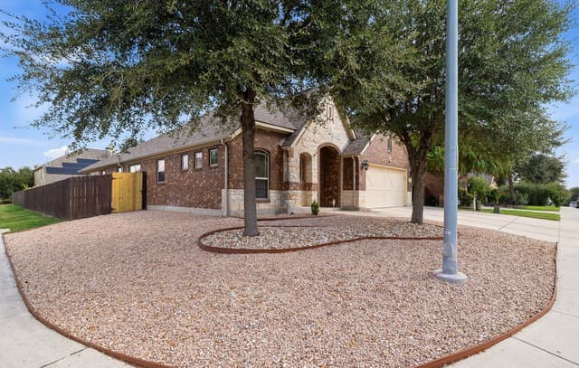 rental at 530  Rolling Grv in San Antonio, TX — photo 2