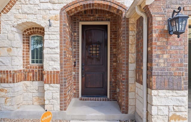rental at 530  Rolling Grv in San Antonio, TX — photo 3