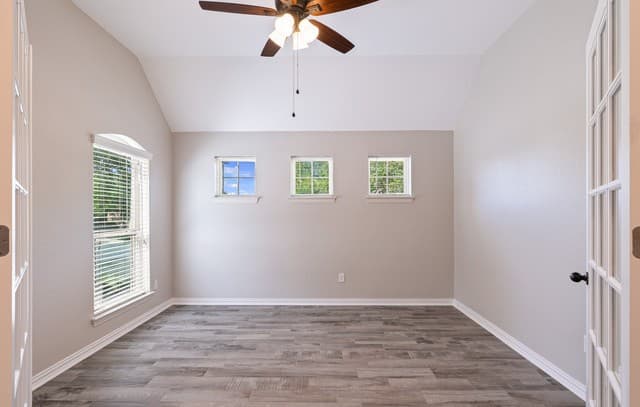 rental at 530  Rolling Grv in San Antonio, TX — photo 5