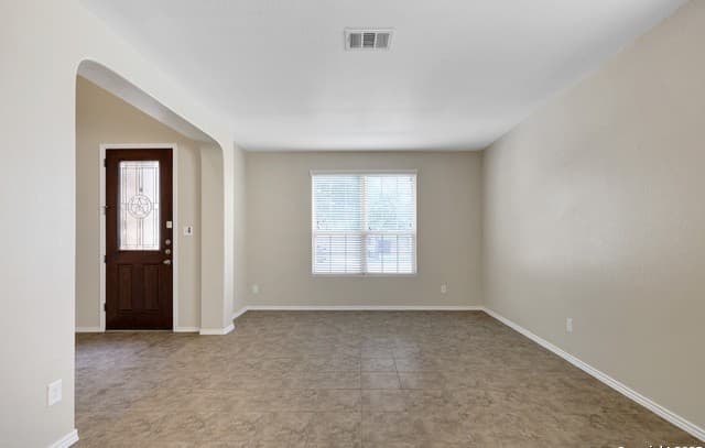 rental at 10413  Macarthur Way in Converse, TX — photo 3