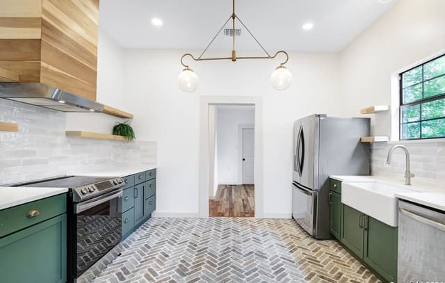 1613 N Olive St — photo 2