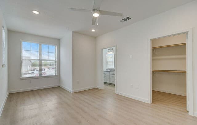 4510 N Loop 1604 Unit TH1B — photo 2