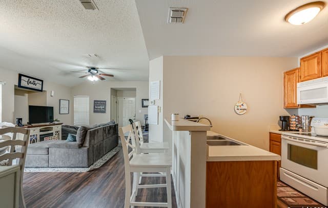 3211 NE Stoney Grove