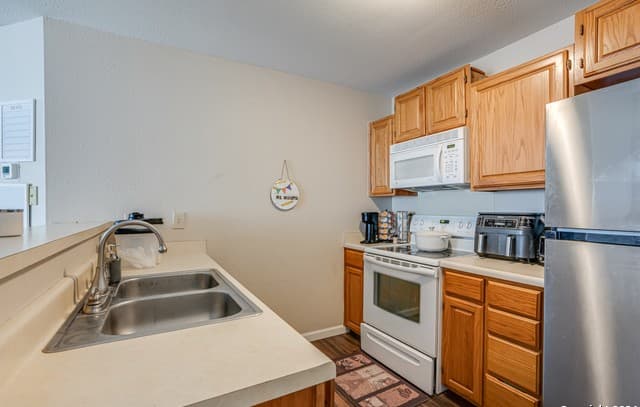 3211 NE Stoney Grove — photo 2