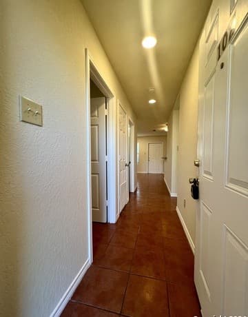 1721 Quintana Rd Unit 101 — photo 5