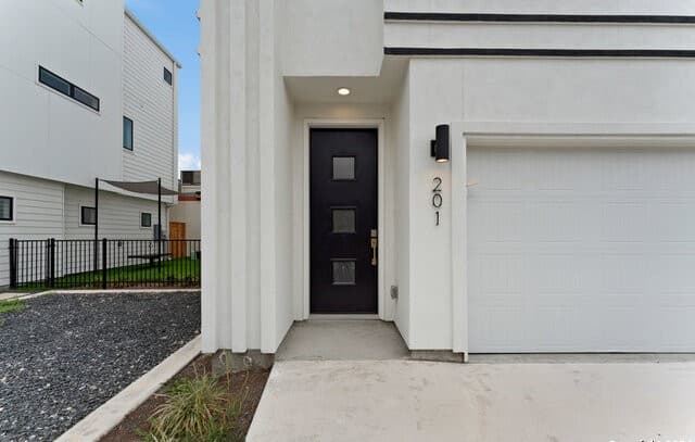 2-bedroom rental at 1735 W Gramercy Pl #201 in San Antonio, TX — photo 2