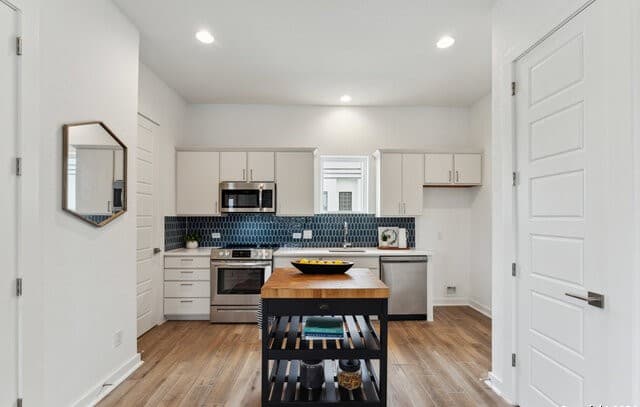 2-bedroom rental at 1735 W Gramercy Pl #201 in San Antonio, TX — photo 3