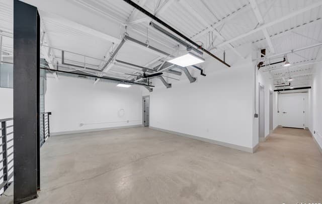 215 Coca Cola Unit 302 — photo 2