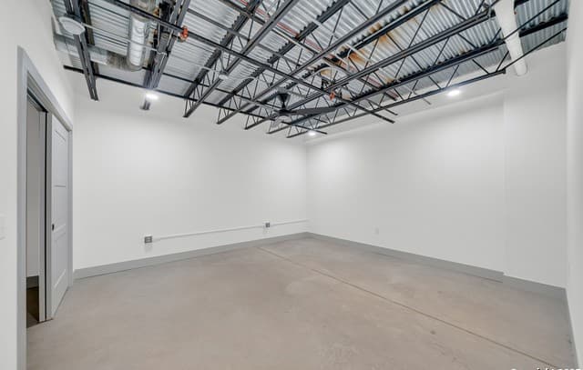 215 Coca Cola Unit 302 — photo 4