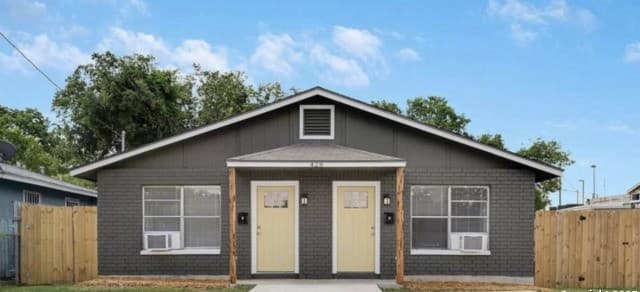 428 Agnes Unit B — photo 1