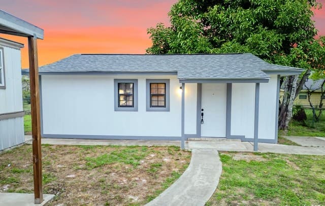 215 Greenlawn Ave Unit B — photo 2