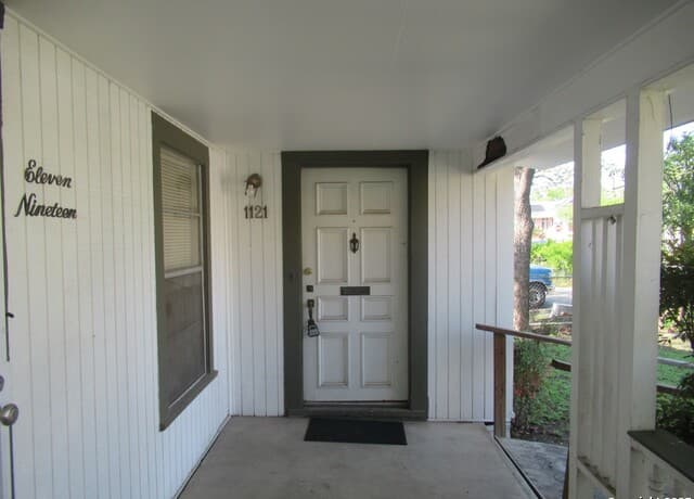 1121 Willow — photo 2