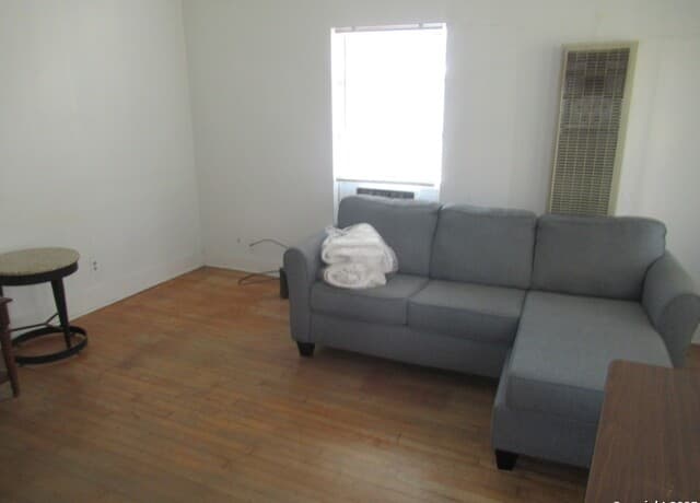 1121 Willow — photo 3