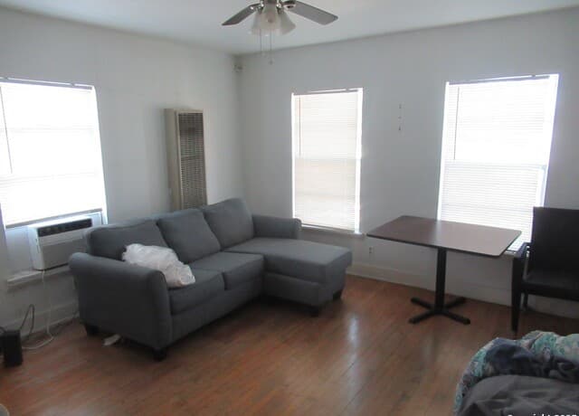 1121 Willow — photo 4