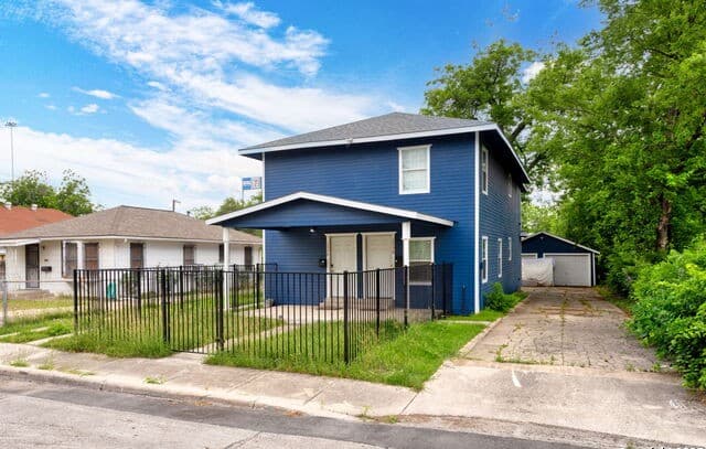 1336 W Ridgewood Unit 1 — photo 2