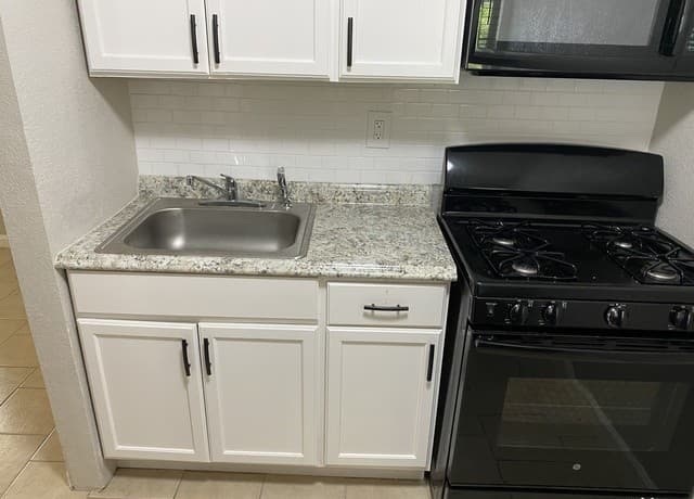 115 CALDWELL ST Caldwell St Unit 3 — photo 4