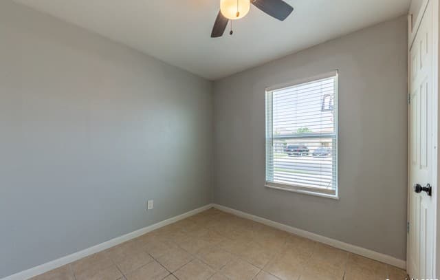 7642 Oak Chase — photo 2