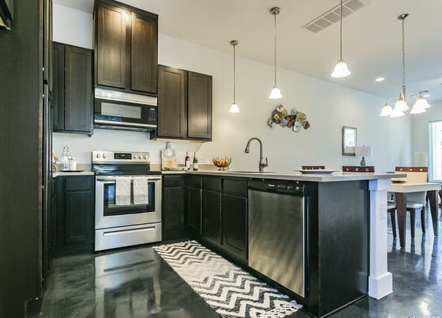 1430 Hays Unit #101 — photo 2