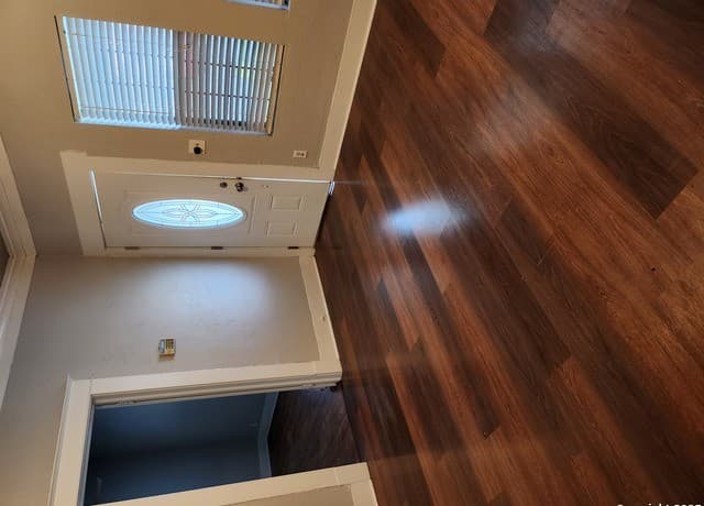 1137 W W. Magnolia — photo 2